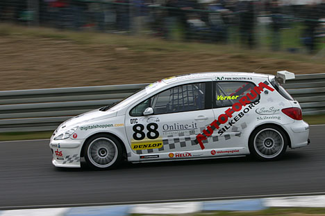 Klaus Verner fra LV-Motorsport' tester' denne weekend på Ring Djursland. (Foto: Motorsporten.dk)